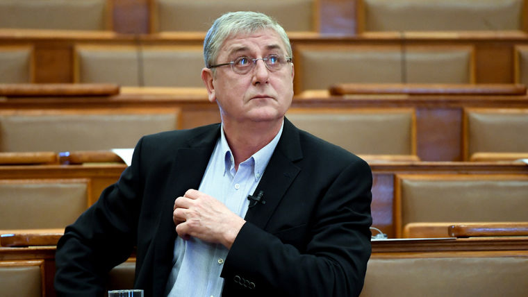 Szabó Tímea parlament.jpg