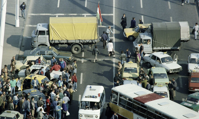 Taxisblokád: Göncz "Árpi bácsi" a taxisokat még az ágyába is beengedte (de tényleg)