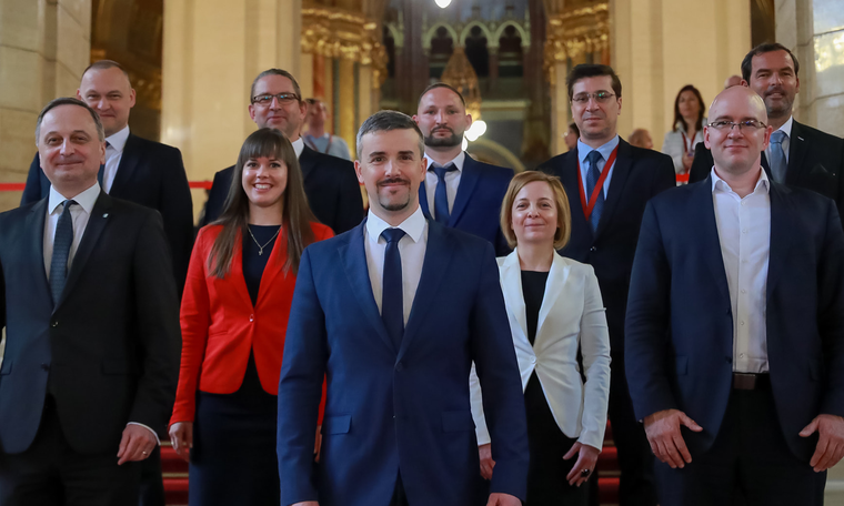 Úszhat a munkalakás: Kirakhatják Jakab Pétert a Jobbik-frakcióból