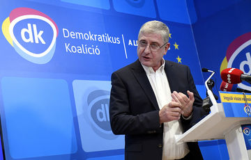 Megnéztük Gyurcsány Ferenc videóját: ha a DK kerül hatalomra, újra olcsó lesz a Balaton (ami sose volt)