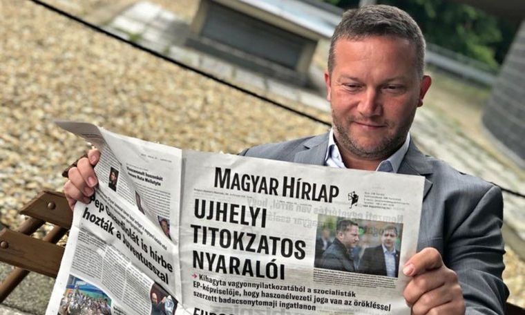 Az MSZP vezetésére bejelentkező Ujhelyi István egy gigantikus családi házat húz fel Nagykovácsiban
