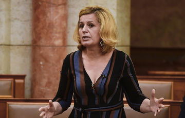 Nagyon nyomul Bangóné Borbély Ildikó köre a momentumos vezetésű Gödön,