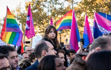 Ez&eacute;rt t&aacute;madj&aacute;k egyre t&ouml;bben a transzszexu&aacute;lis gyerekek hormonkezel&eacute;s&eacute;t
