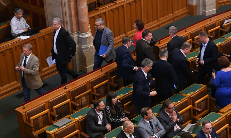 Új Országgyűlés, régi és új képviselők, sötét múltak